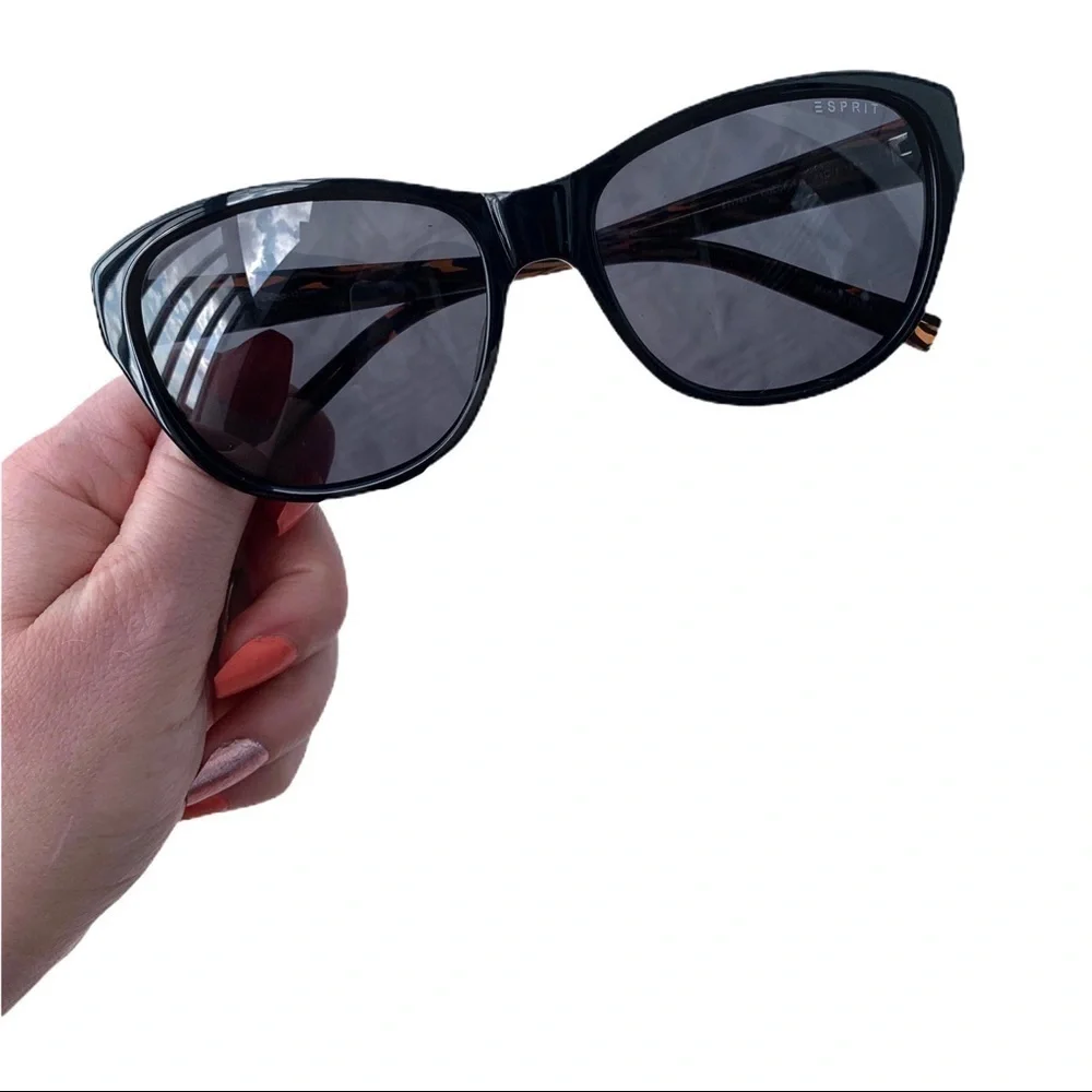 NWOT Esprit • Oval Marbled Statement Sunglasses